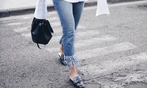 5 způsobů, jak vdechnout nový život vašim „fringe džínsám“