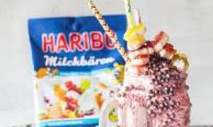 Bláznivý milkshake s medvídky Haribo s mléčnou příchutí