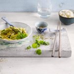 Chřest na asijský způsob v pánvi wok