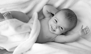 Značka Happy Baby podpořila rodinu čtyřčat produkty v hodnotě 100.000 Kč