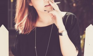 Je kouření sexy? Jak cigarety a bezdýmné produkty ovlivňují výběr partnera