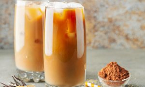 Ledové Rooibos Latte s Vanilkou a Skořicí