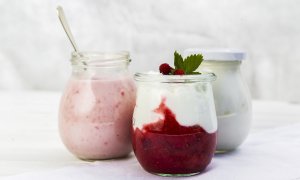 Jogurt slaví 100 let! Lidé si nejvíce oblíbili jahodový