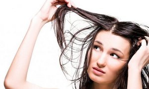 Jak pečovat o mastné vlasy?