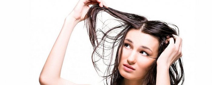 Jak pečovat o mastné vlasy?