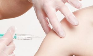 Očkovat během epidemie koronaviru je možné a žádoucí. V případě nejmenších dětí navíc také praktické