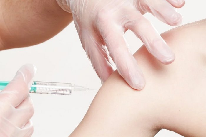 Očkovat během epidemie koronaviru je možné a žádoucí. V případě nejmenších dětí navíc také praktické