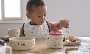 I malé děti mohou jíst ze svého „míšeňského“ porcelánu