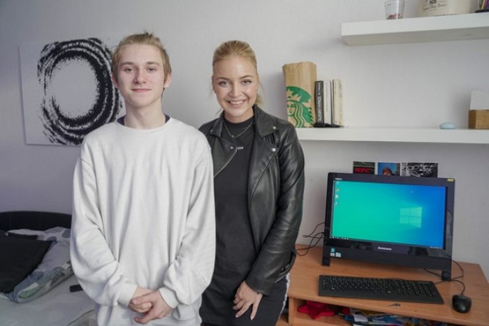 Počítače dětem: pomáhá těhotná Konvičková, missky i hvězda internetu Adolfeen