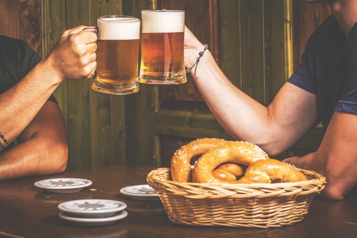 České pivovary pomáhají hospodám ve velkém