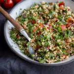 Bulgurový salát s petrželí a rajčátky