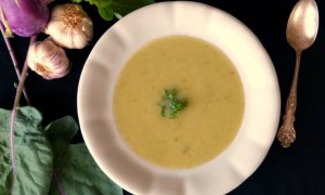 Brokolicovo-kedlubnová polévka