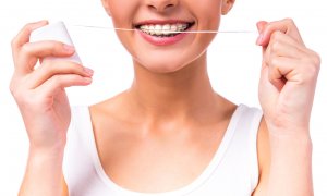 Rady, jak správně čistit zuby s rovnátky