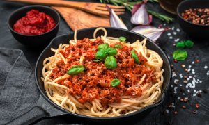 Špagety s boloňskou omáčkou a kuřecím mletým masem
