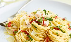 Špageti aglio olio peperoncino