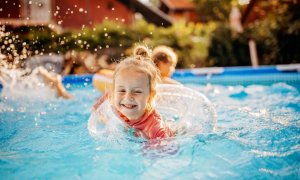 5 tipů co nezapomenout, když vyrážíte s dětmi k vodě