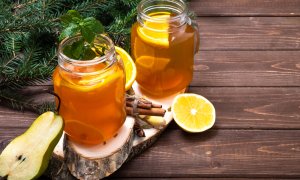 Hruškovo-pomerančový pečený čaj