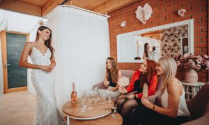 Jaké jsou výhody vlastních svatební šatů?