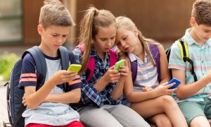 Závislost dětí na telefonech přerůstá v chorobu, co může každý rodič udělat?