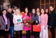 Těhotná Agáta Hanychová předala dar za statisíce
