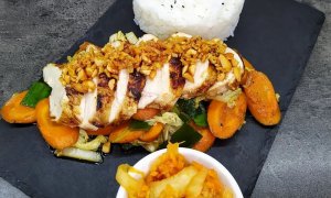 Kuřecí prso po asijsku s rýží a zeleninou