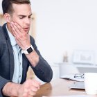 Trápí vás bolest zubu? Odkládat návštěvu zubaře se může výrazně prodražit