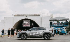 Největší hvězdy festivalu Rock for People přijely ekologickými vozy Toyota