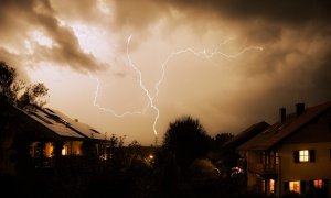 Češi podceňují bouřky, své spotřebiče chrání jen čtyři lidé z deseti