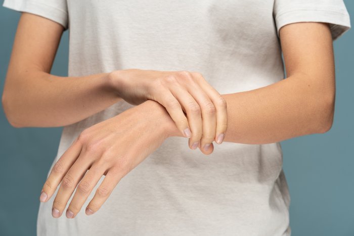 Světový den artritidy: Symptomy, léčebné možnosti i prevence