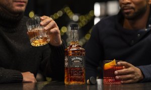 Příběh whiskey: od falše k federálnímu dohledu