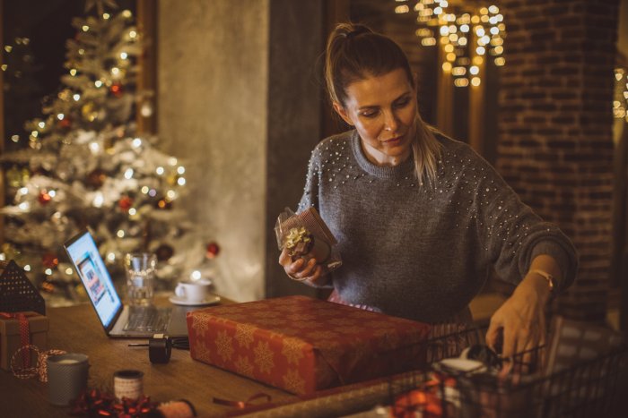 Češi letos šetří na vánočních dárcích a jejich ekologická stránka je příliš nezajímá