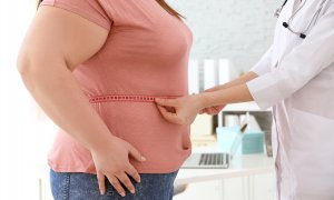 Obezita ohrožuje i plodnost, BMI by měli mít pod kontrolou ženy i muži