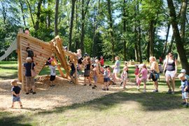 Děti v Holešově oslavily Dětský den novým hřištěm