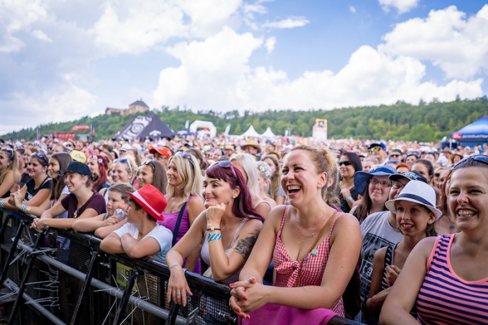 Hudební festival Hrady CZ startuje na Točníku exkluzivně s Lucií, Danielem Landou a Chinaski a oznamuje kompletní line-up