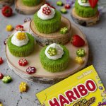 Mechové cupkakes s krémem a kytičkami HARIBO Flower Power