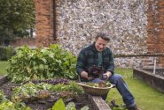 Letos vařte podle sezóny. Jak na to poradí Jamie Oliver na TV Paprika