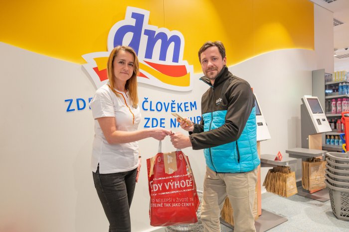 Společnost dm drogerie markt několika novinkami investuje do zlepšování zákaznických služeb