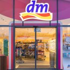 Společnost dm startuje jarní kolo Sbírky potravin. Virtuální balíčky na pomoc lidem v tíživé situaci nabízí v prodejnách dm i online