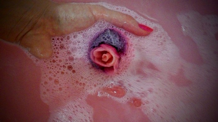 Oslavte Světový den koupelových bomb s Lush!
