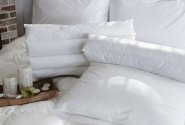Sbohem žlutým skvrnám na polštáři! S našimi tipy zase bílá barva září