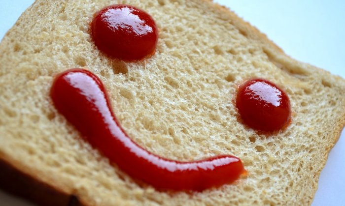 Kečup nemusí jen dochucovat jídla. Vyčistíte s ním šperky i připálený hrnec
