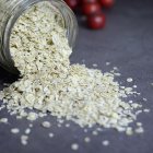 Ovesné vločky nepatří jen do jídelníčku. Otestujte je jako masku, peeling nebo čistící emulzi