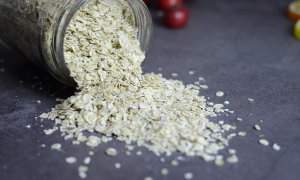 Ovesné vločky nepatří jen do jídelníčku. Otestujte je jako masku, peeling nebo čistící emulzi