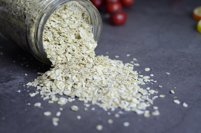 Ovesné vločky nepatří jen do jídelníčku. Otestujte je jako masku, peeling nebo čistící emulzi
