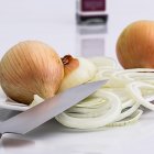 Vyrobte si domácí sirup proti kašli. Je jednoduchý a rychleji účinkuje než léky z lékárny