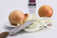 Vyrobte si domácí sirup proti kašli. Je jednoduchý a rychleji účinkuje než léky z lékárny