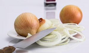 Vyrobte si domácí sirup proti kašli. Je jednoduchý a rychleji účinkuje než léky z lékárny