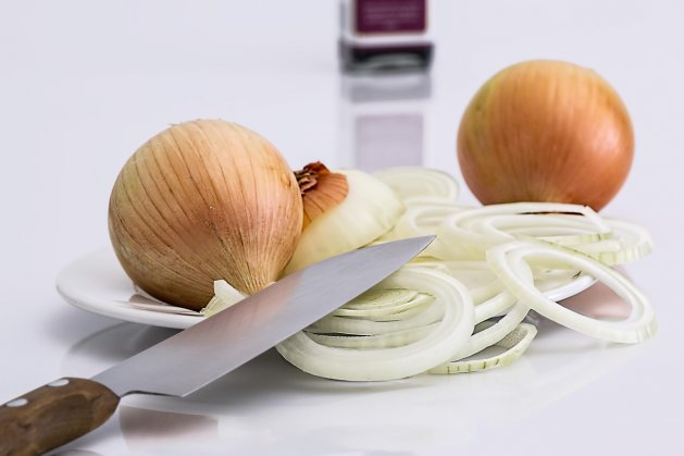 Vyrobte si domácí sirup proti kašli. Je jednoduchý a rychleji účinkuje než léky z lékárny