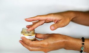 Malé zásahy s velkým efektem: Zbavte se akné přirozeně – konopná péče pro mladou pleť