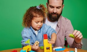 Společnost LEGO inspiruje české rodiny k přehodnocení priorit: Co kdyby hra byla na prvním místě? Zjistěte, co ukázal výzkum
